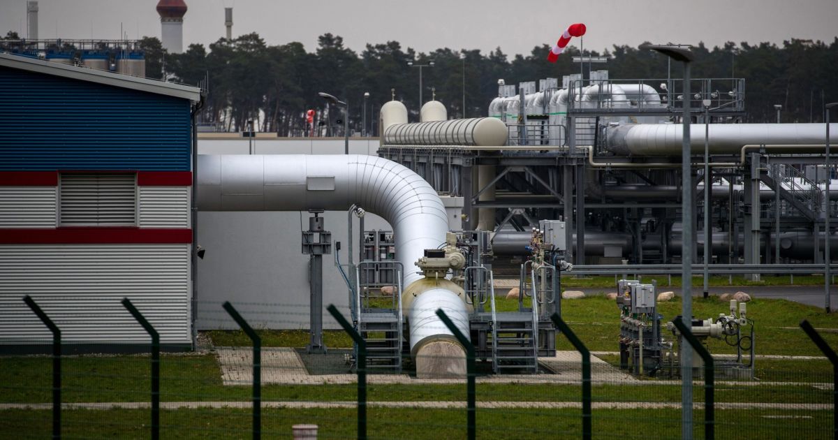 Nord Stream 2, la Germania sospende l'autorizzazione del gasdotto: prima 'sanzione per Mosca'