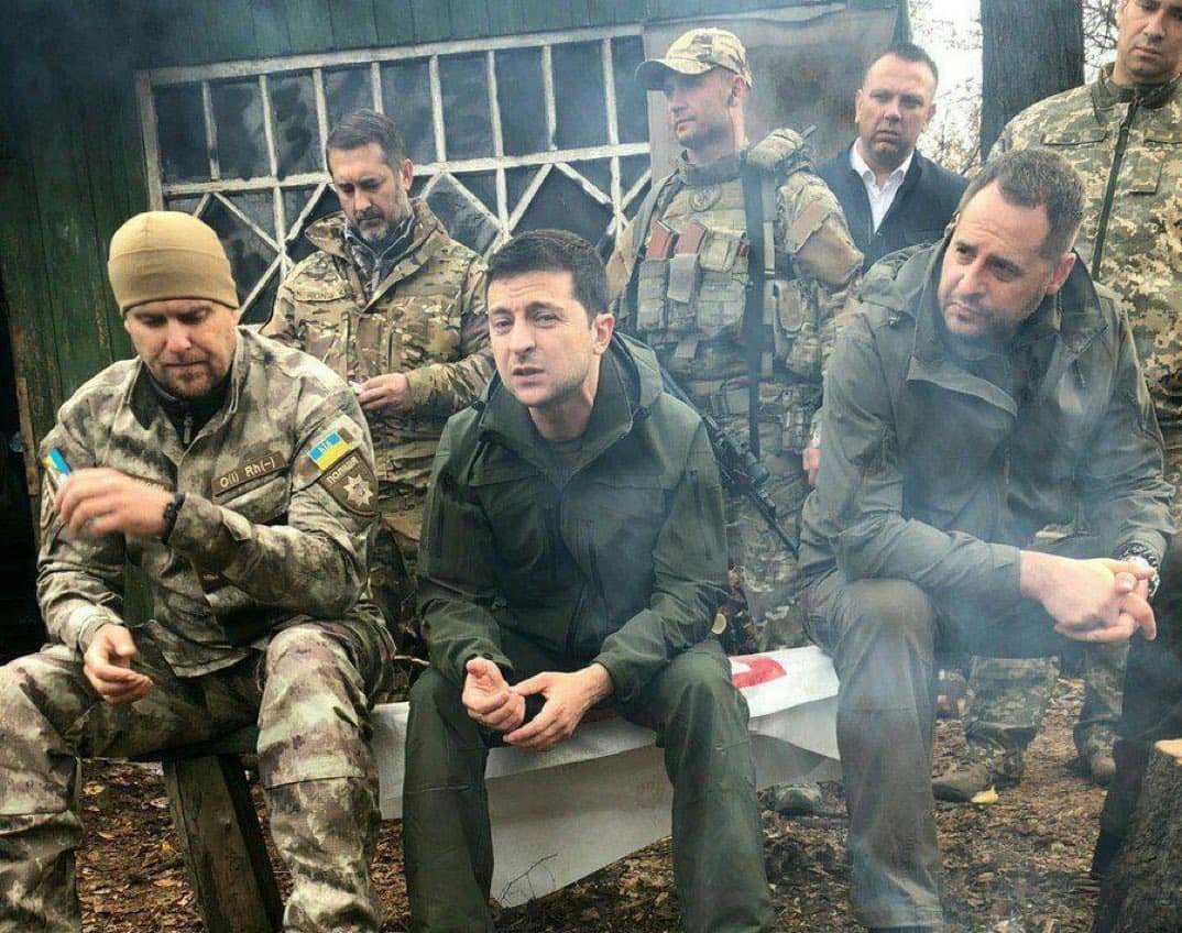 Zelensky, discorso alla nazione: "Questa notte i russi attaccheranno Kiev, si decide il destino dell'Ucraina