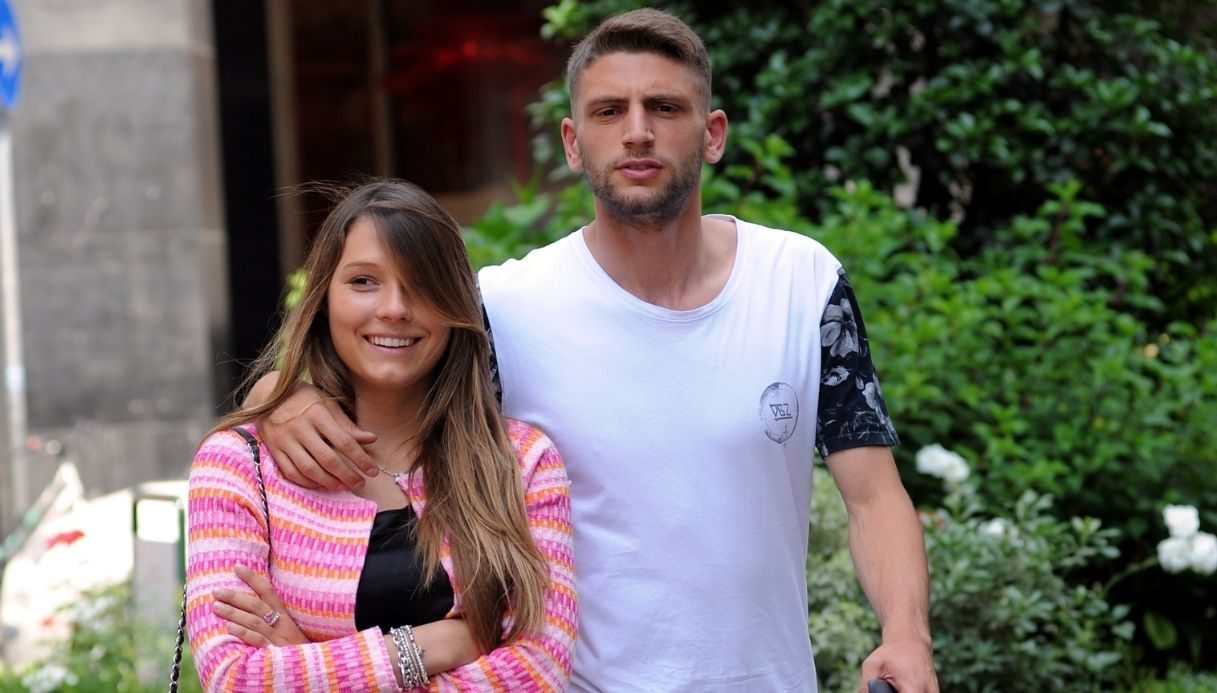 Berardi, chi è Francesca Fantuzzi, la fidanzata del giocatore che lo ha difeso dagli haters Berardi, chi è Francesca Fantuzzi, la fidanzata del giocatore che lo ha difeso dagli haters