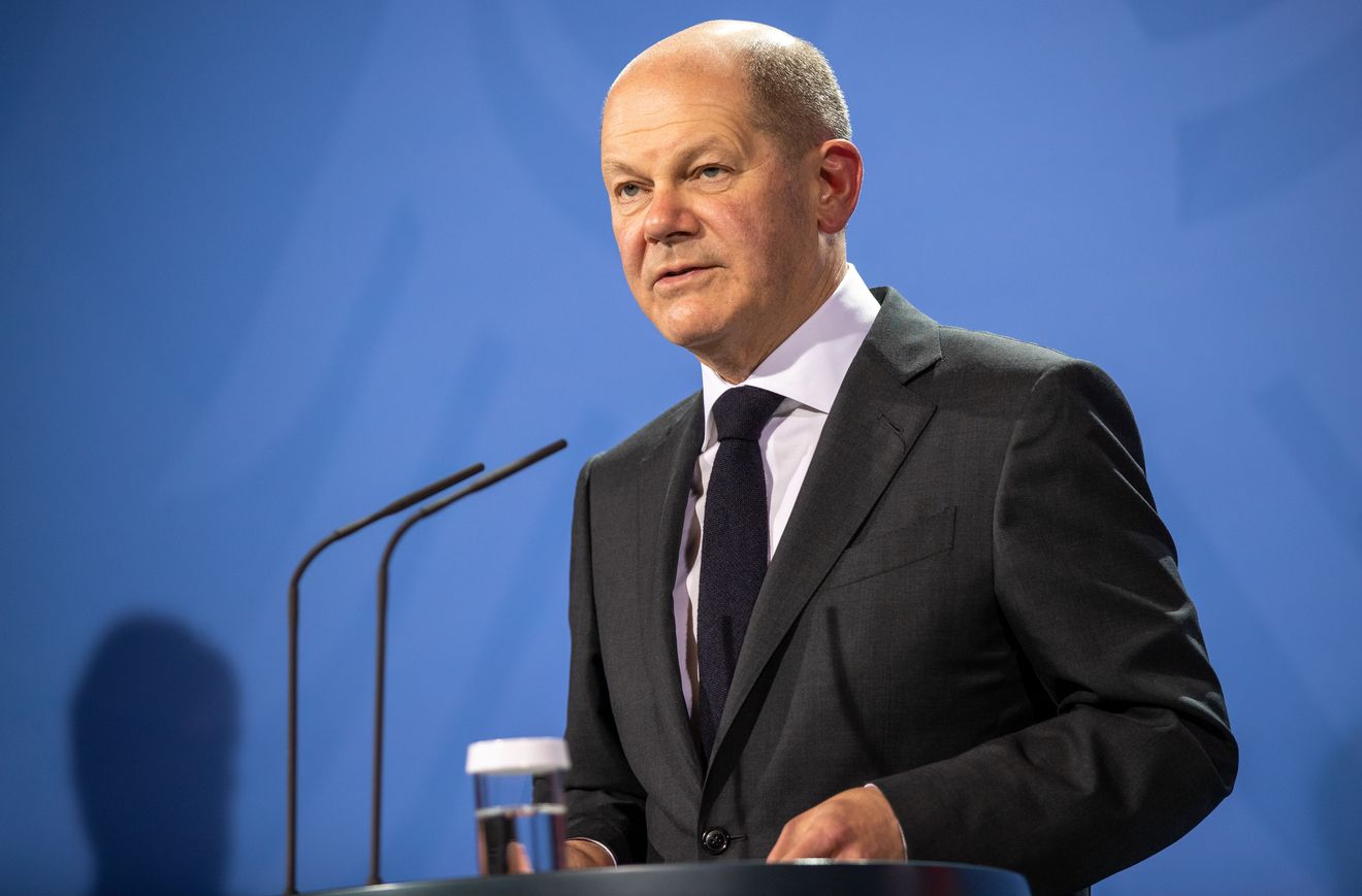 Scholz avverte: "Risposta dura e risoluta se Mosca dovesse invadere l'Ucraina"