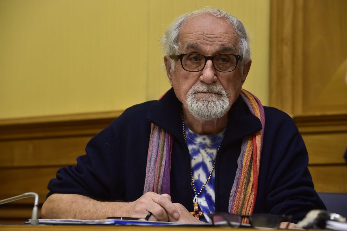 Ucraina, padre Zanotelli: "Salvini prega con i frati? È un trasformista e un opportunista nato"