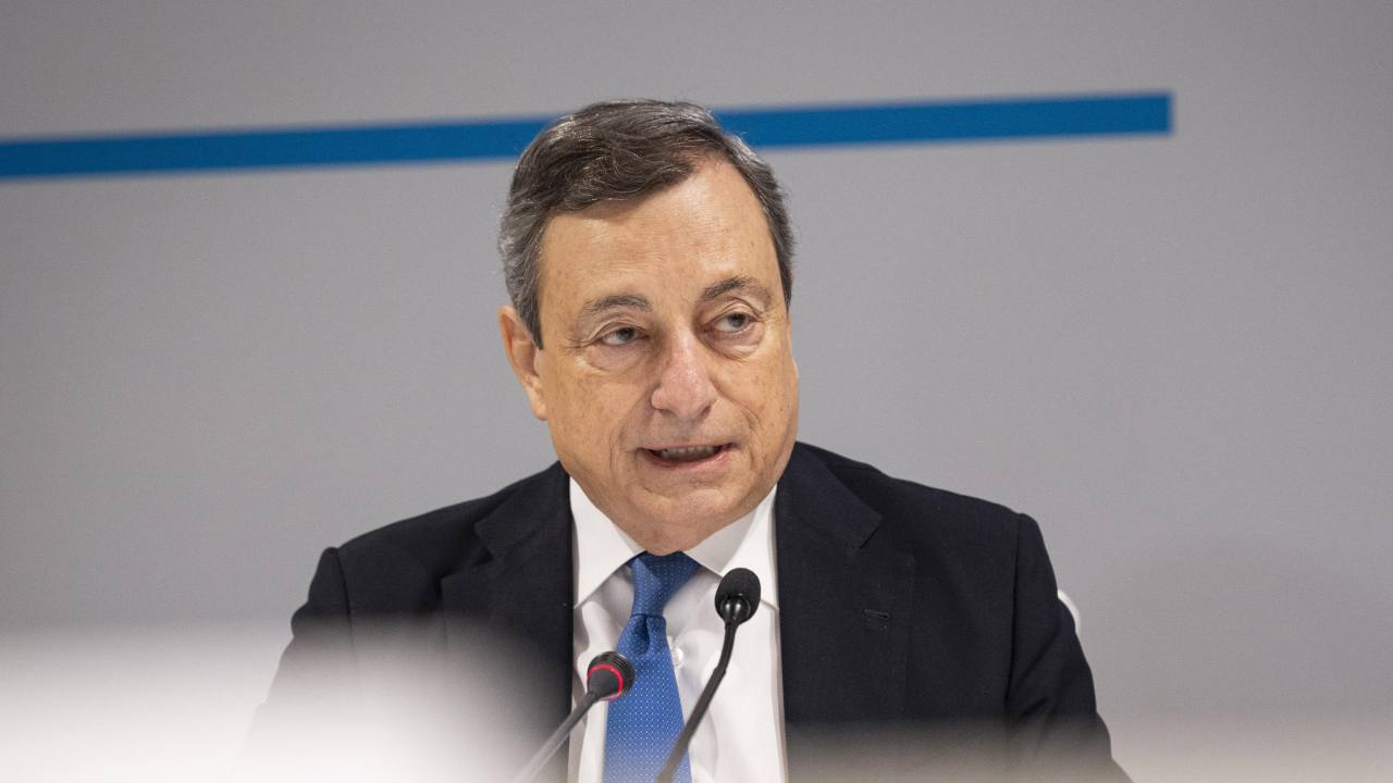 Russia-Ucraina, Draghi preoccupato: "A lavoro con la Nato per una risposta immediata" Russia-Ucraina, Draghi preoccupato: "A lavoro con la Nato per una risposta immediata"