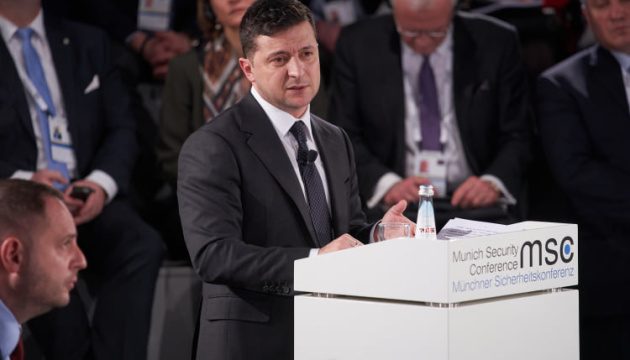 Ucraina: Zelensky chiede ancora di entrare nella Nato, mentre Putin testa i missili ipersonici