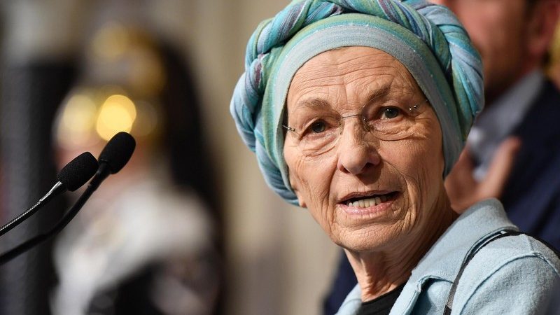 Bonino chiude le porte a Renzi e Toti: "No a un centro che guarda a destra, sì alla federazione con Calenda" Bonino chiude le porte a Renzi e Toti: "No a un centro che guarda a destra, sì alla federazione con Calenda"