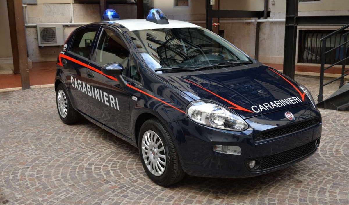 Uccide la moglie e poi si costituisce alla polizia: l'uomo fa scena muta davanti al Pm