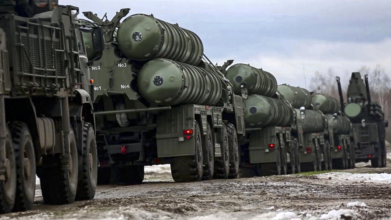 La guerra ibrida tra Ucraina e Russia è iniziata: l'obiettivo di Mosca è quello di indebolire progressivamente il Paese