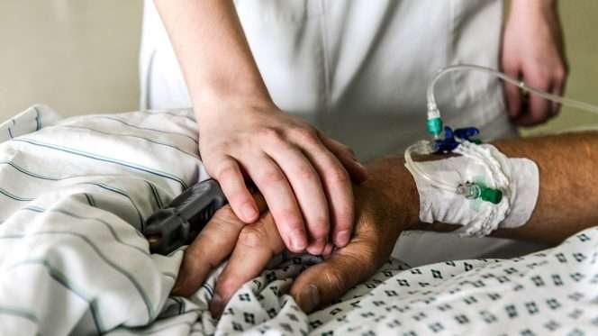 Eutanasia e suicidio assistito: quando gli opposti estremismi ci portano in due vicoli ciechi Eutanasia e suicidio assistito: quando gli opposti estremismi ci portano in due vicoli ciechi