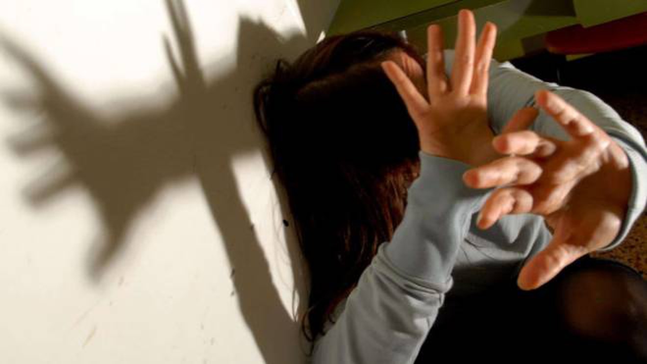 Ragazzina violentata da compagni classe: arrestato un 15enne