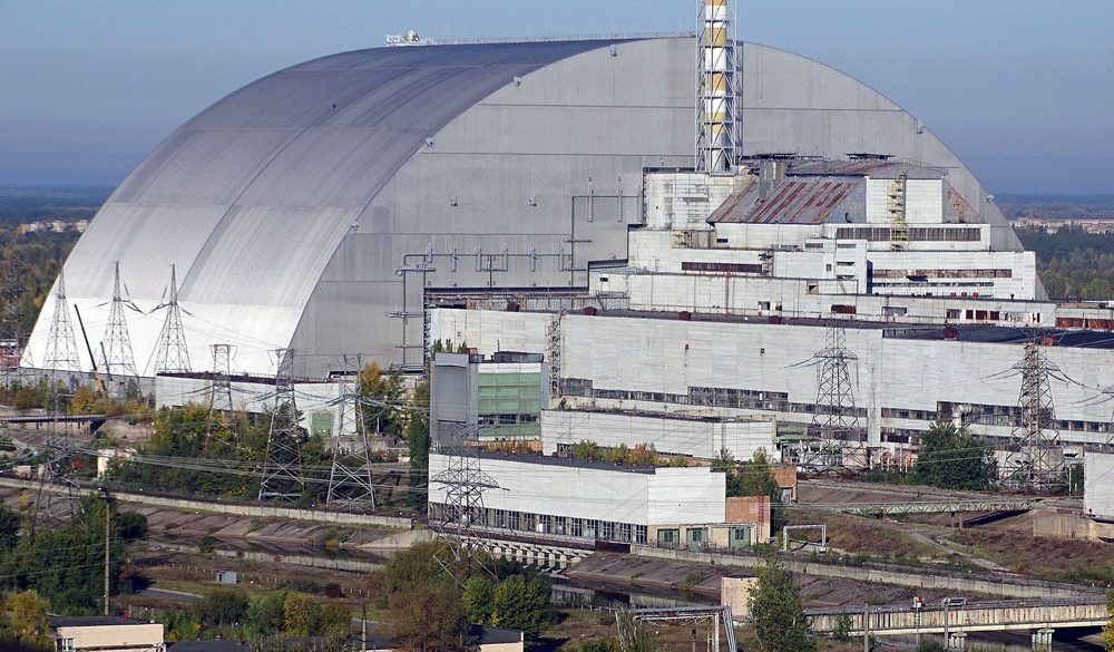 Ucraina, centrale di Chernobyl a rischio. Il fisico nucleare Santoro: "Problemi se viene colpito l'impianto"