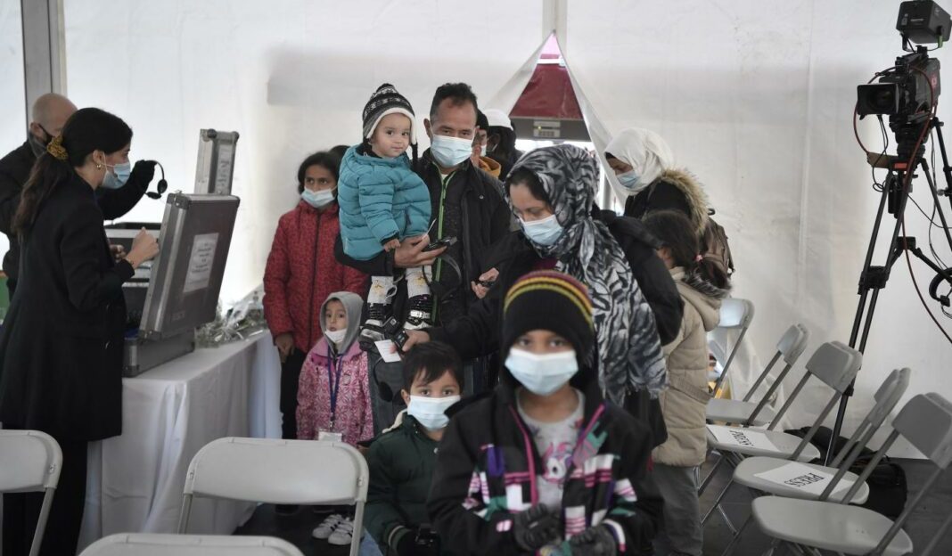 Ucraina, 680 mila persone via dal Paese. Unhcr: "Si rischia la più grande crisi di rifugiati del secolo" Ucraina, 680 mila persone via dal Paese. Unhcr: "Si rischia la più grande crisi di rifugiati del secolo"