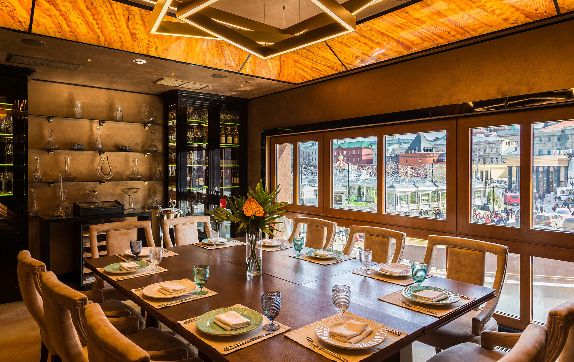 Russia, le sanzioni mettono in crisi ristoranti e bar: il cibo scarseggia Russia, le sanzioni mettono in crisi ristoranti e bar: il cibo scarseggia