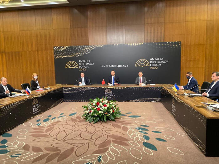 Ucraina: Mosca, iniziato incontro Lavrov-Kuleba in Turchia Finito l'incontro tra Lavrov e Kuleba in Turchia, la Russia: "L'ospedale Mariupol usato come base dal battaglione Azov"