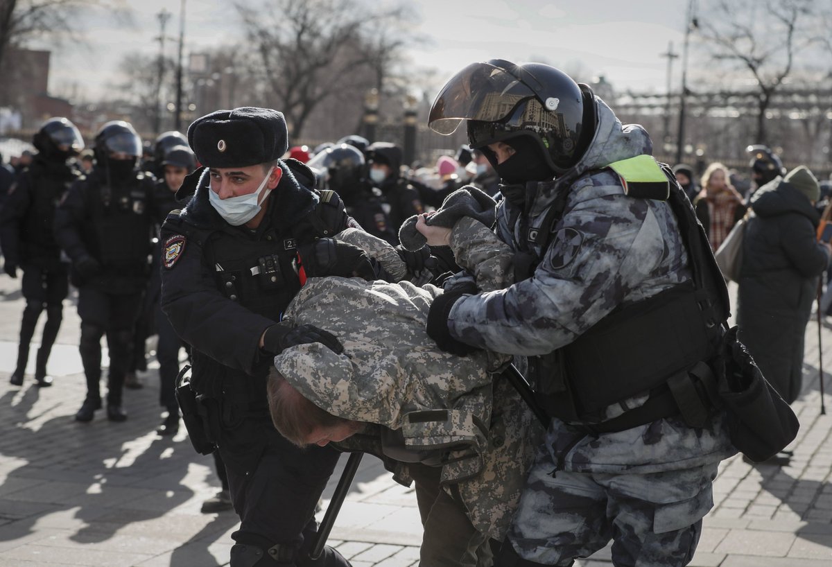In Russia proteste contro la guerra in Ucraina: la polizia di Putin arresta 4.300 persone In Russia proteste contro la guerra in Ucraina: la polizia di Putin arresta 4.300 persone
