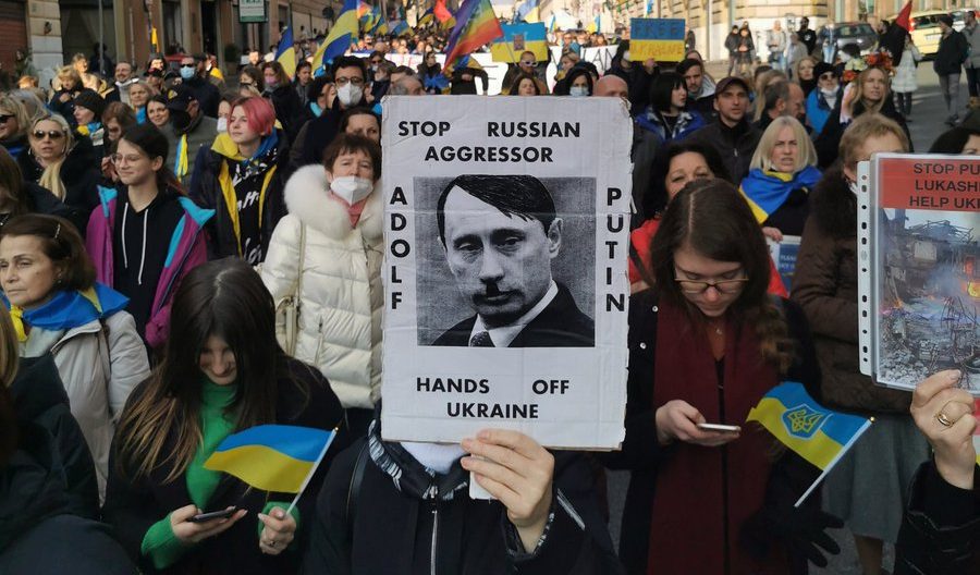 Salvini evita le manifestazioni di ucraini per non essere vicino ai cartelli anti-Putin Salvini evita le manifestazioni di ucraini per non essere vicino ai cartelli anti-Putin