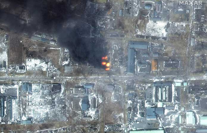 Mariupol, ultimatum dei russi: "I militari ucraini abbandonino le armi e potranno lasciare la città"