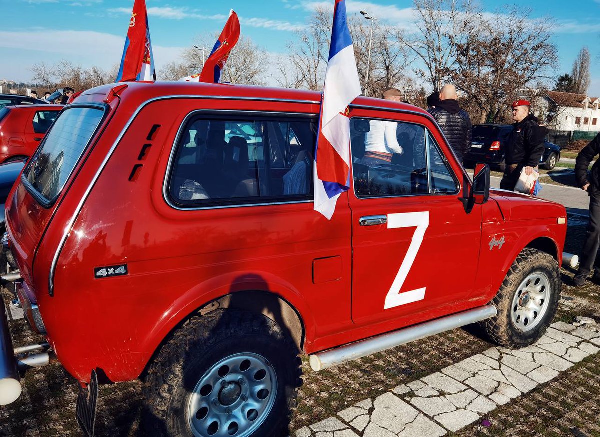 Invasione dell'Ucraina, a Belgrado corteo fascista a sostegno della Russia e di Putin