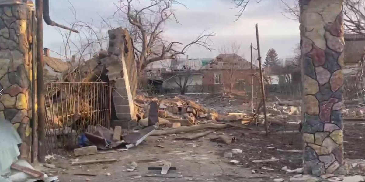 Ucraina, Volnovakha rasa al suolo dalle bombe russe: "Non è rimasto nemmeno un edificio" Ucraina, Volnovakha rasa al suolo dalle bombe russe: "Non è rimasto nemmeno un edificio"