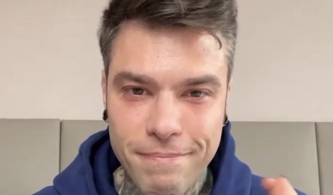 Fedez, l'annuncio commosso: "Ho un problema di salute, ora devo stringermi alla mia famiglia"