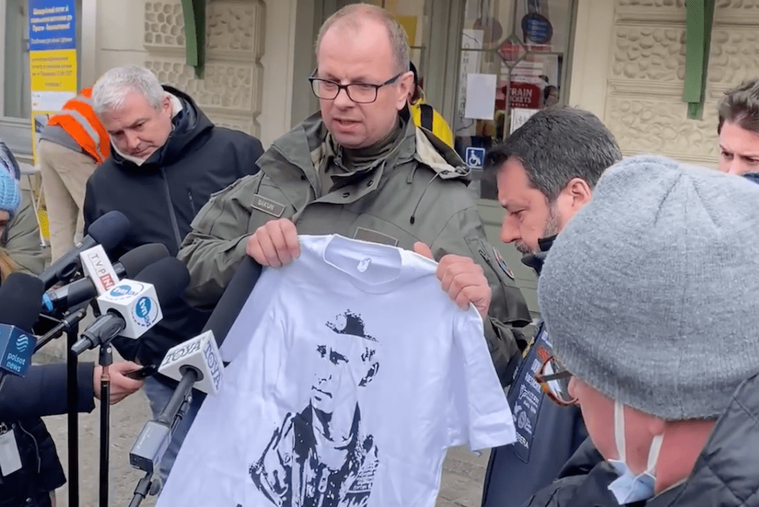 Salvini, il sindaco di Przemysl: "Niente scuse, è un ipocrita. Sosteneva Putin e ora mostra solidarietà ai profughi" Salvini, il sindaco di Przemysl: "Niente scuse, è un ipocrita. Sosteneva Putin e ora mostra solidarietà ai profughi"