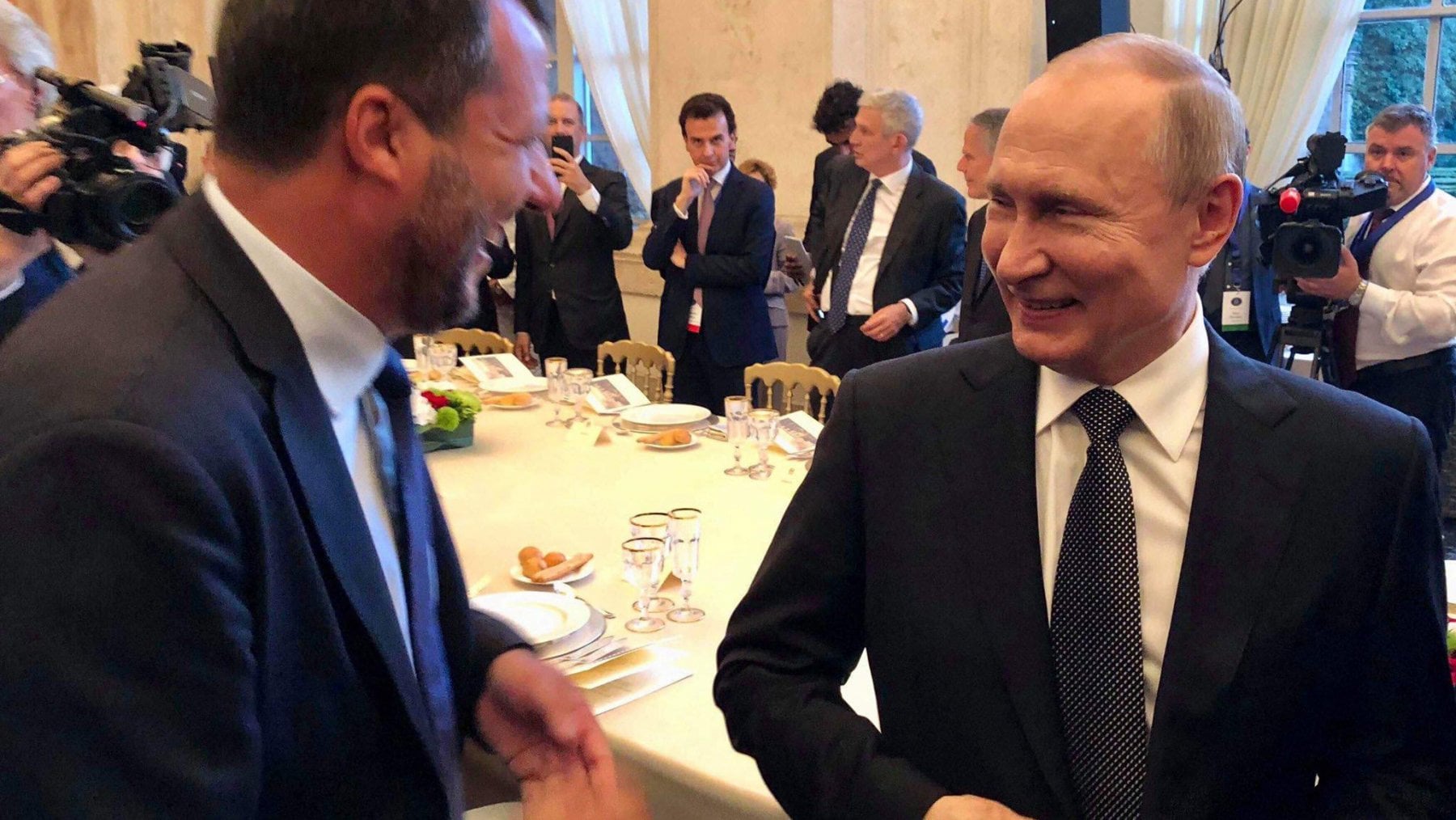 Salvini-putin Salvini-Putin, ecco il patto che la Lega siglò con ‘Russia Unita’, il partito dello Zar