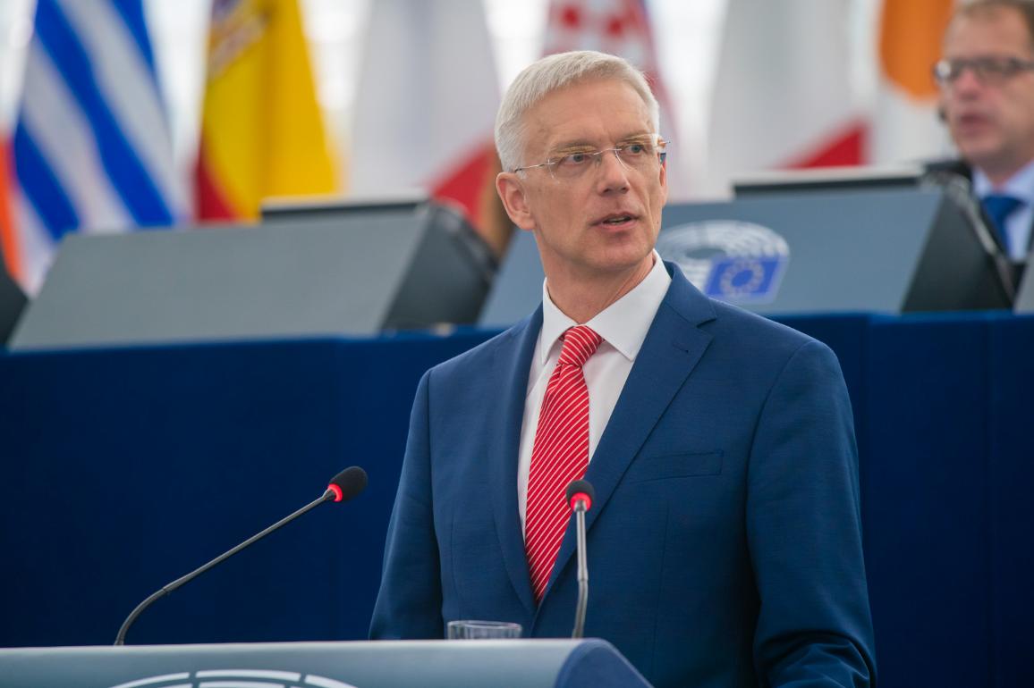 Ucraina, il premier della Lettonia: "La Ue consideri sanzioni sulle importazioni di energia dalla Russia"