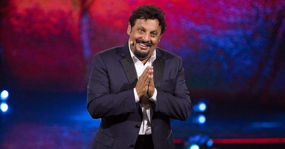 enrico-brignano-un-ora-sola-vi-vorrei ‘Un’ora sola vi vorrei - Booster edition’: stasera la ‘terza dose’ del programma comico di Enrico Brignano