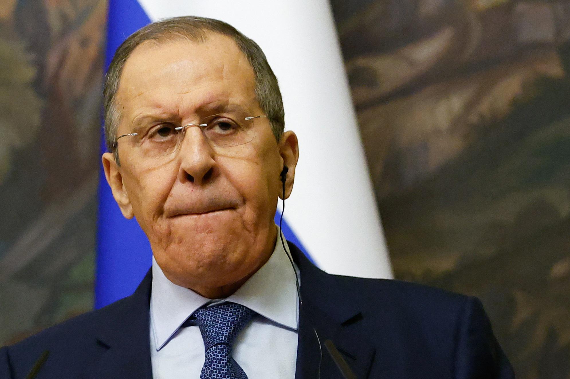 Russia-Ucraina, Lavrov abbassa i toni: "Non vogliamo una guerra mondiale, troveremo una soluzione"