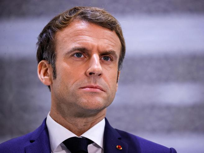 Ucraina, Macron: "Ho interrotto il dialogo con Putin dopo Bucha"
