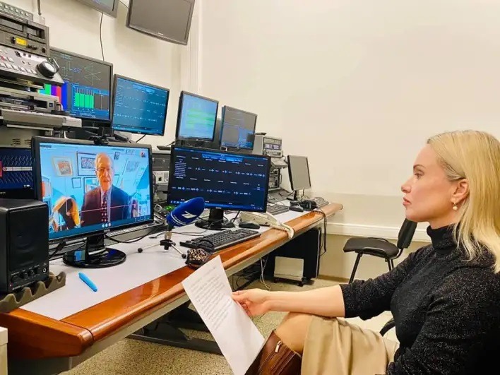 La coraggiosa giornalista russa Marina Ovsyannikova si dimette dalla Tv ma rifiuta l'offerta d'asilo della Francia