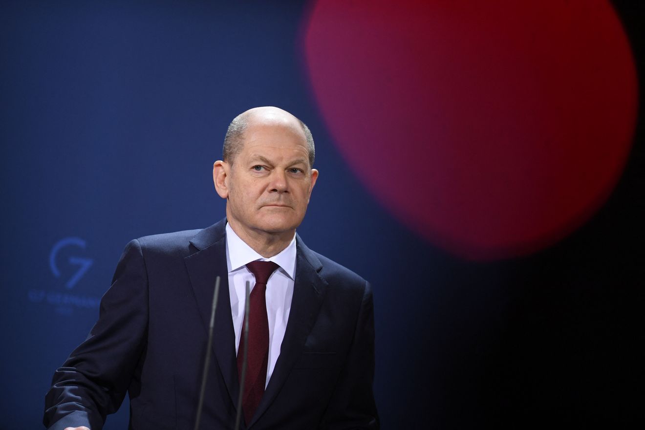 Scholz lancia un appello: "Putin metta fine all'invasione dell'Ucraina e alle uccisioni insensate"