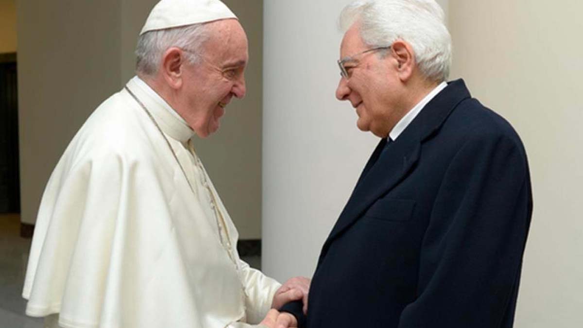 Mattarella scrive a Papa Francesco nell'anniversario della sua elezione: "Continuiamo a parlare di Pace"