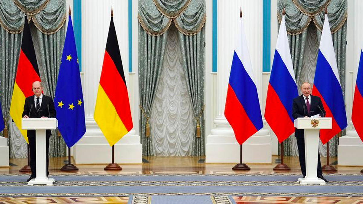 Putin a Scholz: "I negoziati proseguono, ma da Kiev proposte irrealistiche"