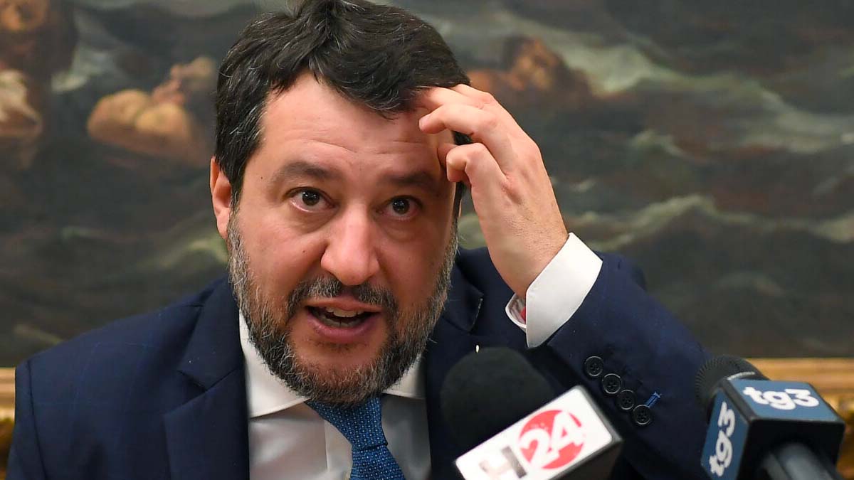 salvini-microfoni Salvini al decimo giorno di invasione ancora evita di nominare Putin