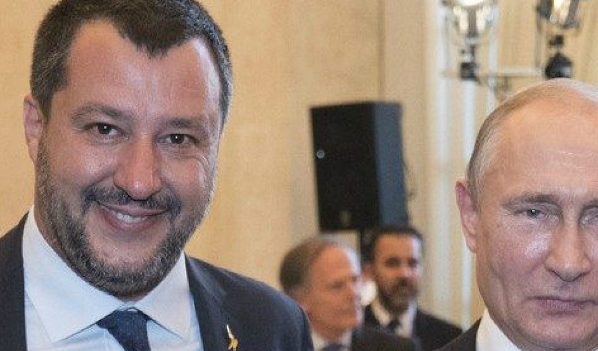 Salvini il 'putiniano' cerca di minimizzare il suo amore per l'invasore dell'Ucraina: "Tutti hanno abbracciato Putin..." Salvini il 'putiniano' cerca di minimizzare il suo amore per l'invasore dell'Ucraina: "Tutti hanno abbracciato Putin..."