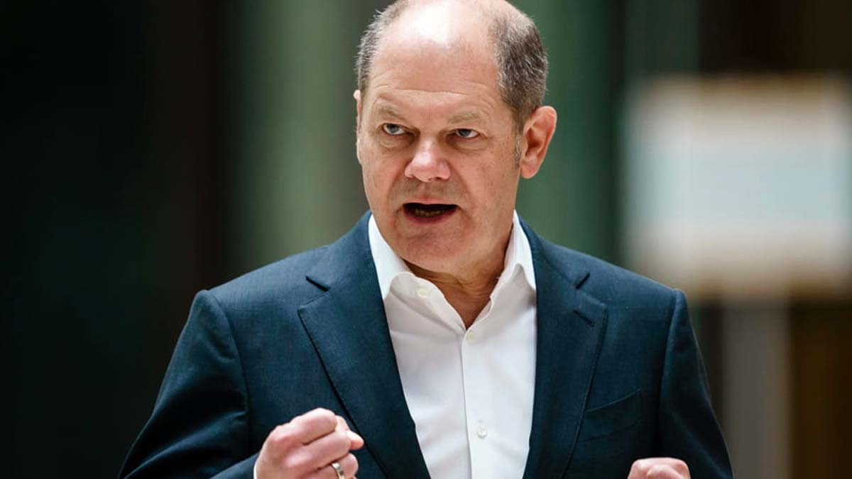 Ucraina, l'ambasciatore attacca Scholz: "Sull'invio di armi sta prendendo tempo"