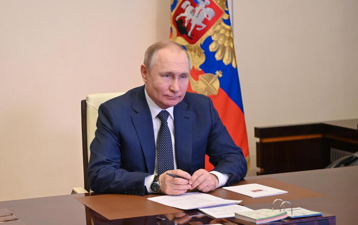 Vladimir-Putin-genocidio-Donbass Ucraina, Putin senza vergogna: "Il vero genocidio è stato quello dei russi nel Donbass"