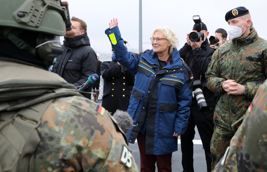 Lambrecht: “La Germania addestrerà i soldati ucraini sul suolo tedesco”