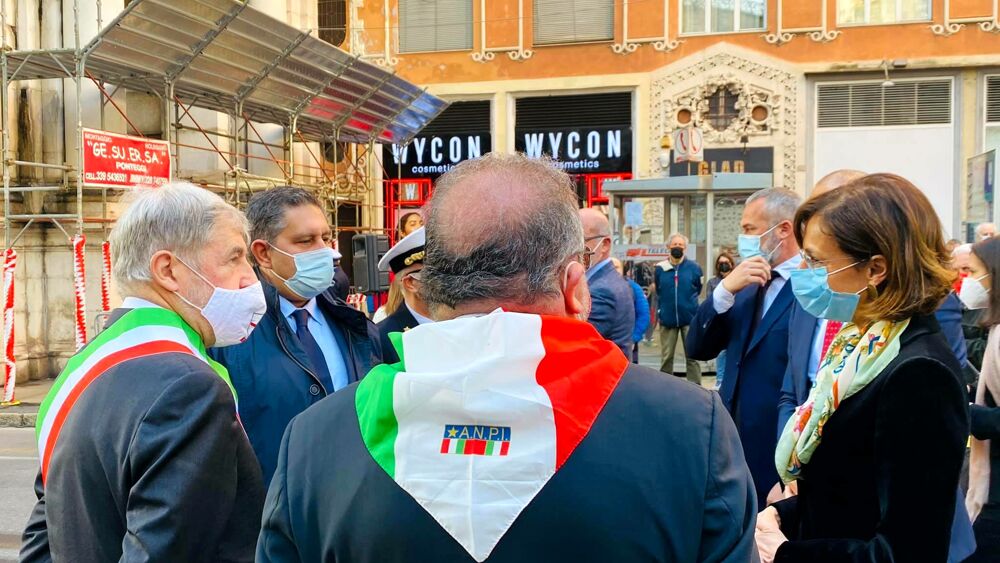 Toti all'Anpi: "Chi rappresenta la liberazione dal nazi-fascismo guardi alla resistenza ucraina senza diffidenza" Toti all'Anpi: "Chi rappresenta la liberazione dal nazi-fascismo guardi alla resistenza ucraina senza diffidenza"