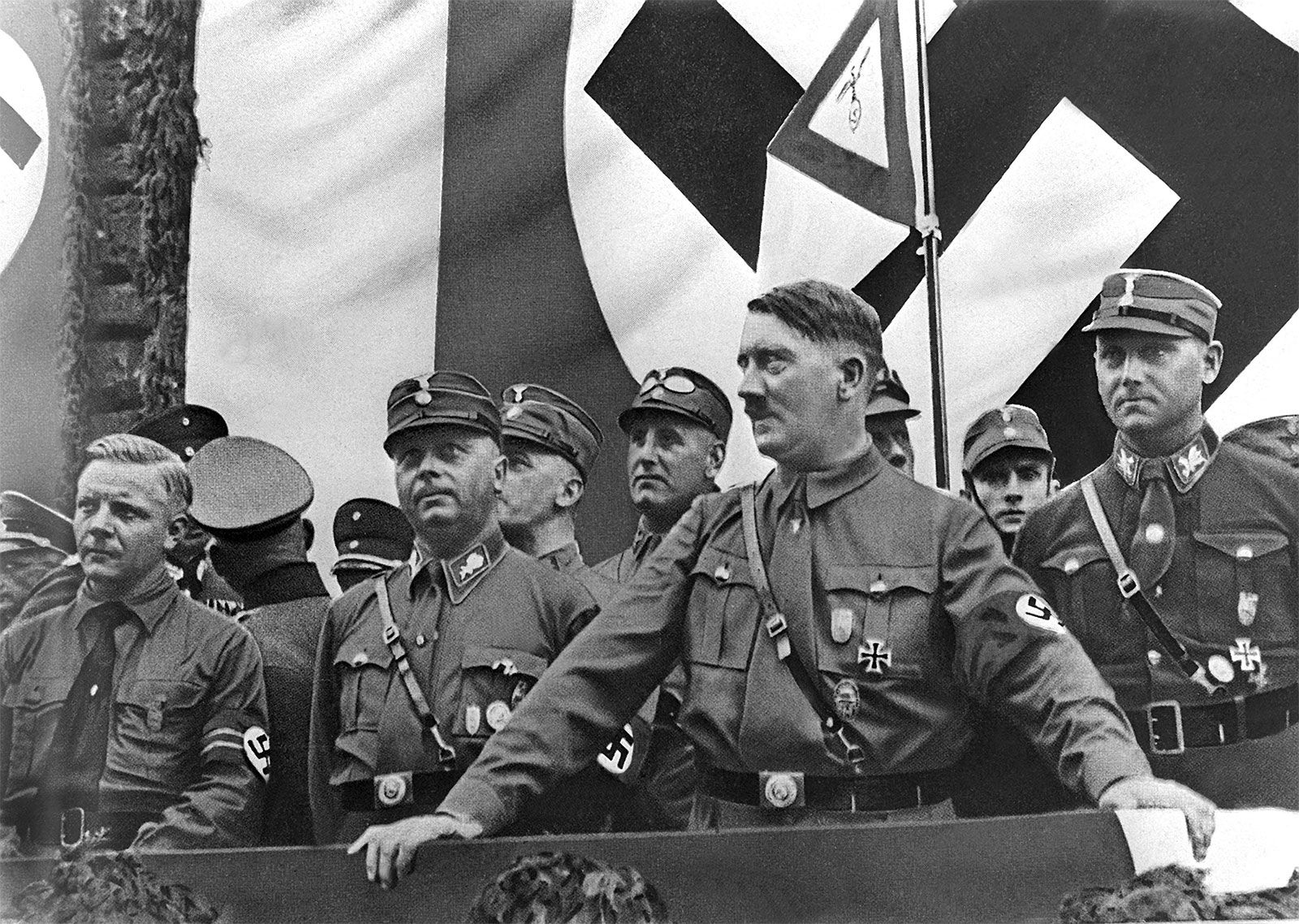Orsini revisiona la storia: "Hitler non voleva far scoppiare la seconda guerra mondiale ma..."
