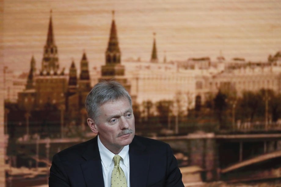 Peskov smentisce Lavrov: "Nessuna iniziativa per un incontro Putin-Biden"