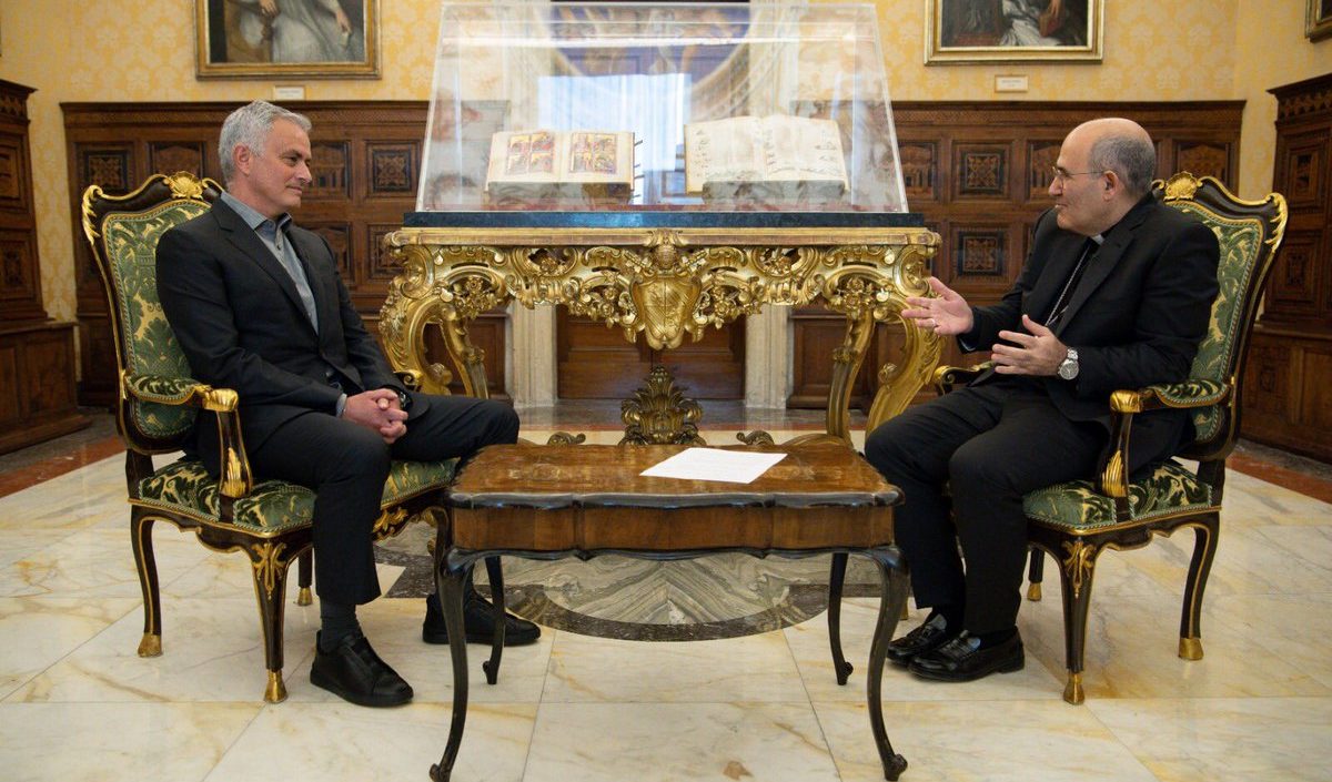 Mourinho: "La guerra è un fallimento dell'umanità" Mourinho: "La guerra è un fallimento dell'umanità"