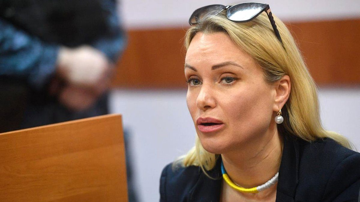 Marina Ovsyannikova latitante: chi sono i giornalisti 'no war' nel mirino di Putin