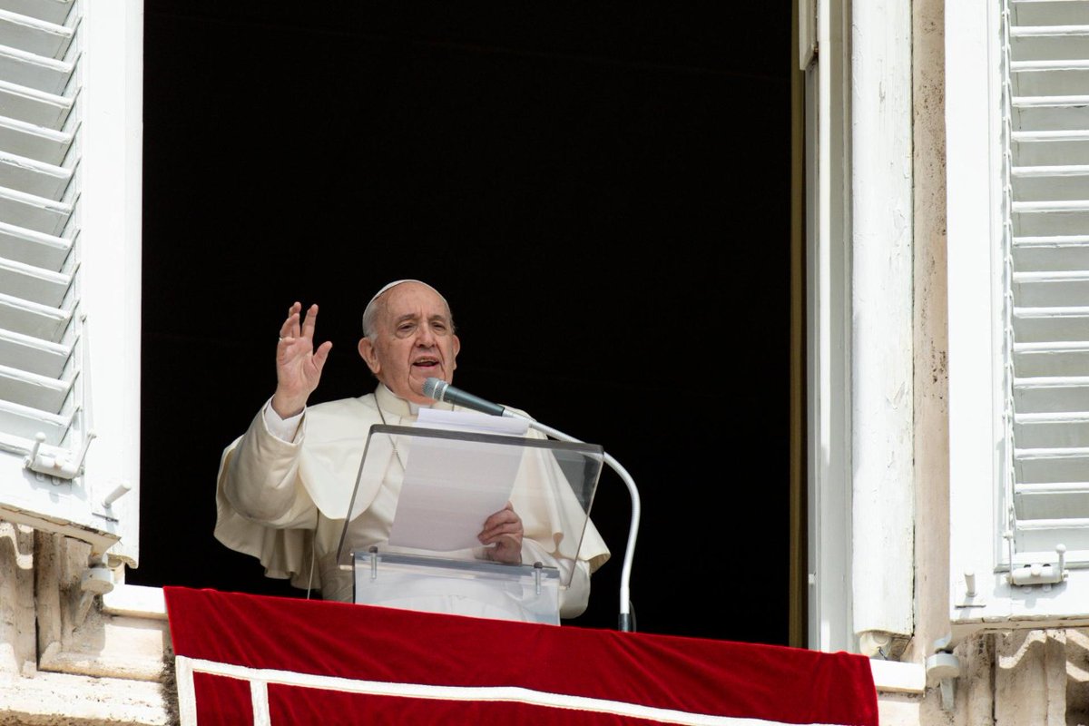 Ucraina, l'appello del Papa: "I leader politici ascoltino la gente che vuole la pace" Ucraina, l'appello del Papa: "I leader politici ascoltino la gente che vuole la pace"