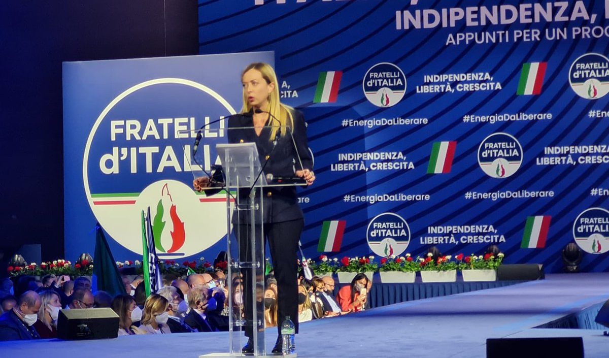 Giorgia Meloni: 70 minuti di urla e strepiti per dipingere un'Italia nera, reazionaria e nemica dell'ambiente Giorgia Meloni: 70 minuti di urla e strepiti per dipingere un'Italia nera, reazionaria e nemica dell'ambiente
