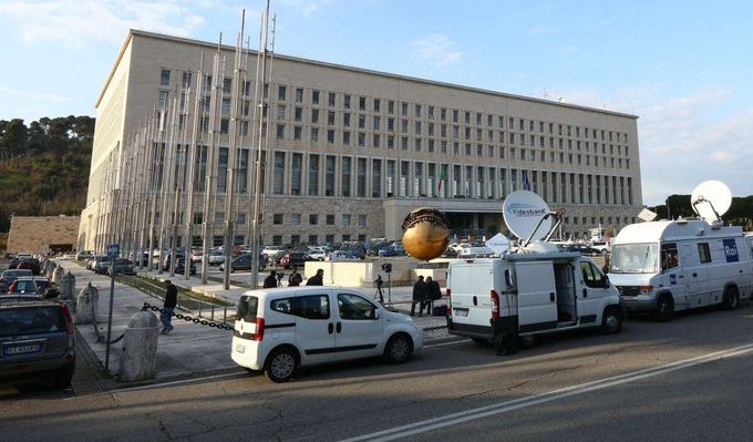 Farnesina, ancora una tragedia sul lavoro: un operaio cade nel vano di un ascensore e muore