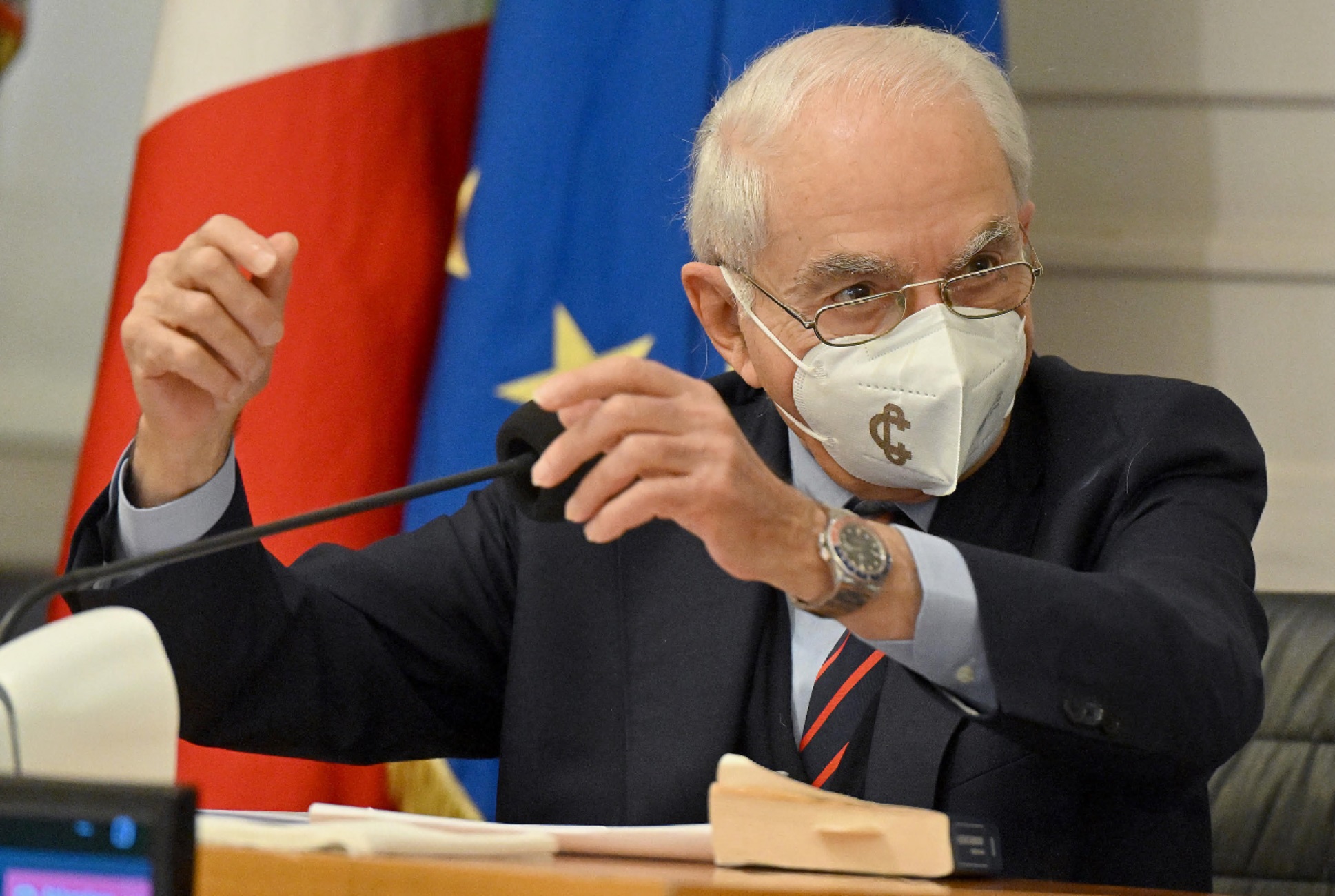 La Costituzione "arruolata" e in mimetica: è permesso discuterne?