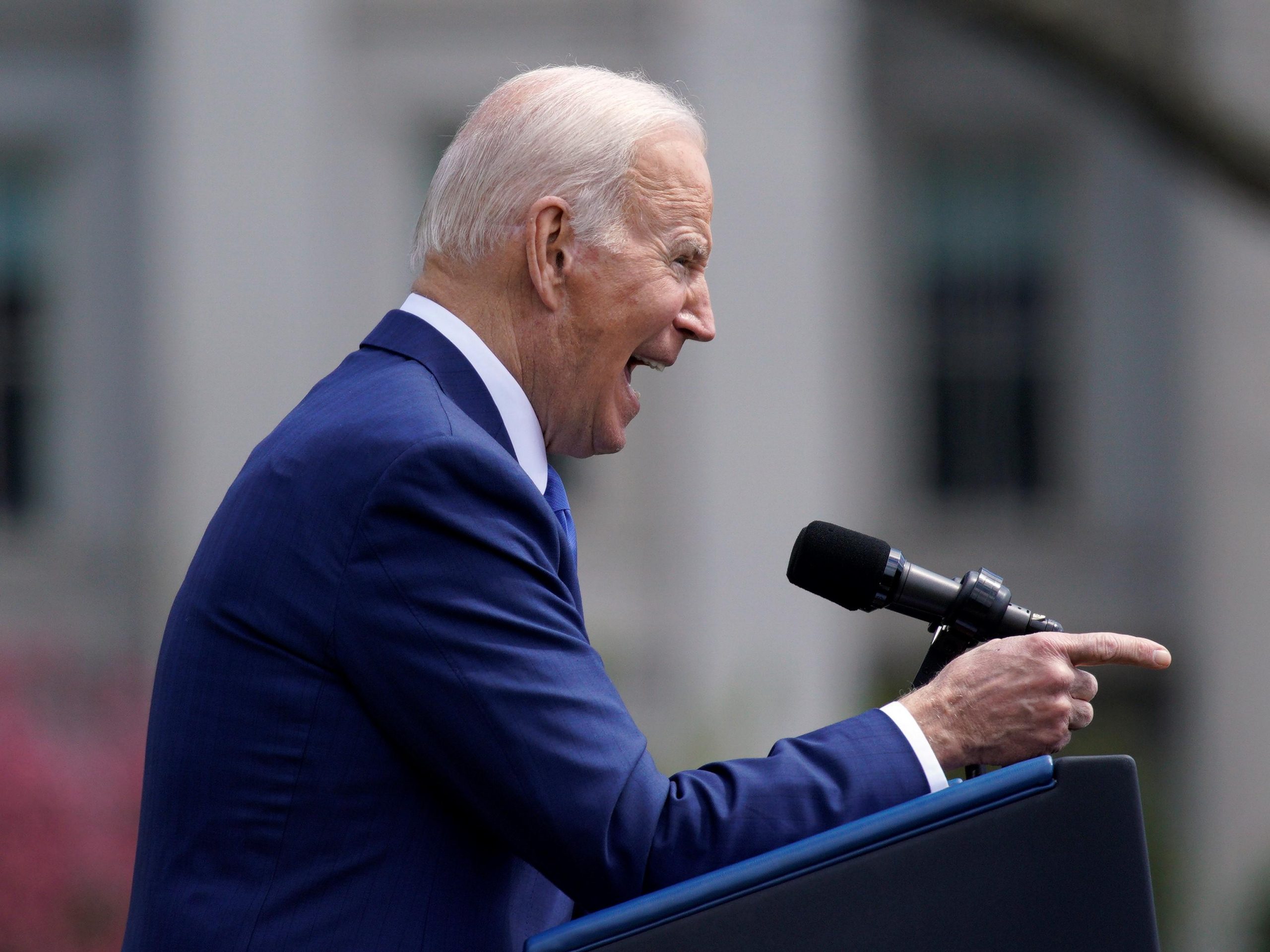 Joe Biden accusa Trump di avere lo stesso tizio che usa il linguaggio di Hitler Joe Biden accusa Trump di avere lo stesso tizio che usa il linguaggio di Hitler
