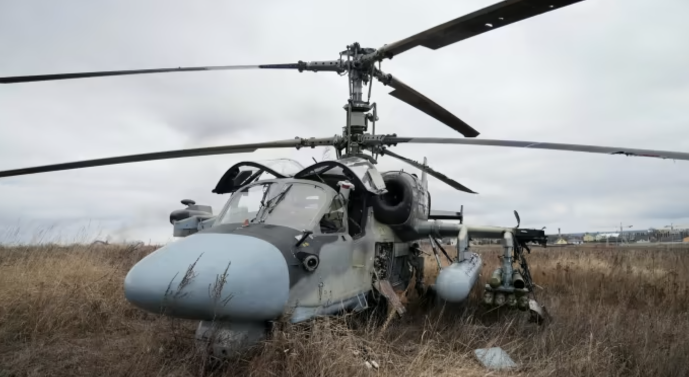 Ucraina, Mosca schiera gli elicotteri d'attacco sul confine orientale: "Sarà un'offensiva lunga e sanguinosa"