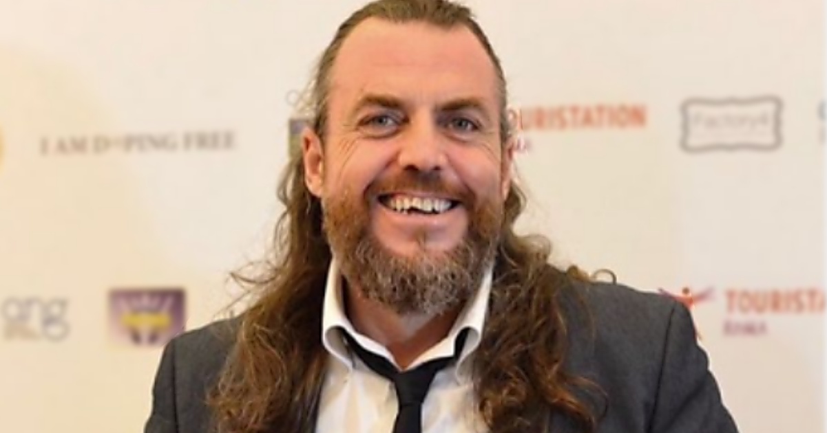 Mirko Frezza, l'attore dal passato turbolento che oggi aiuta la gente in un quartiere problematico di Roma Mirko Frezza, l'attore dal passato turbolento che oggi aiuta la gente in un quartiere problematico di Roma