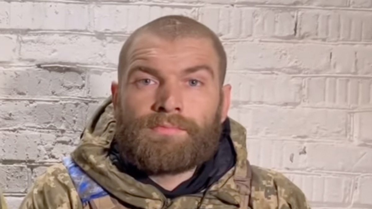 Serhiy-Volynsky Il comandante ucraino Volynsky: "Evacuare i civili da Mariupol o i russi li fucileranno"